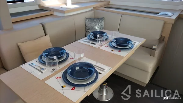 Astréa 42 - Yacht Charter Sailica