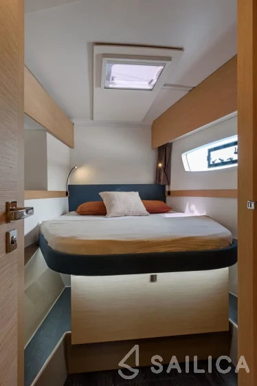 Astréa 42 - Yacht Charter Sailica