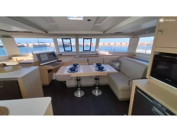 Astréa 42 - Yacht Charter Sailica