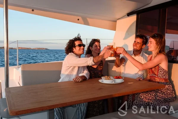 Astréa 42 - Yacht Charter Sailica