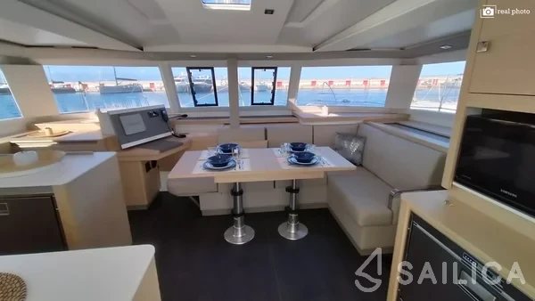 Astréa 42 - Yacht Charter Sailica