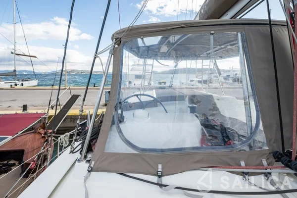 Bali 4.1 - Yacht Charter Sailica