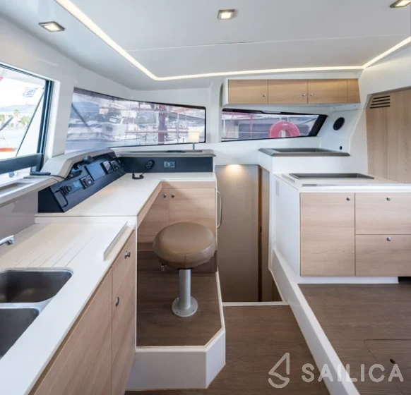 Bali 4.1 - Yacht Charter Sailica