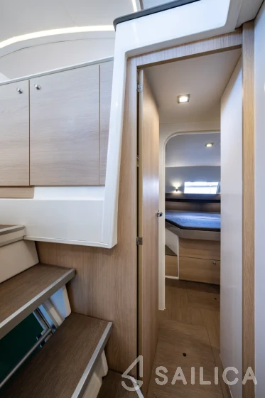 Bali 4.1 - Yacht Charter Sailica