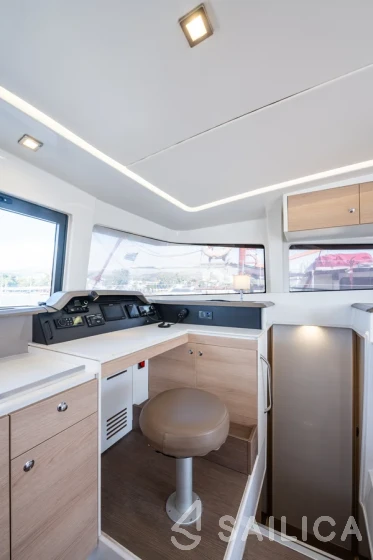 Bali 4.1 - Yacht Charter Sailica