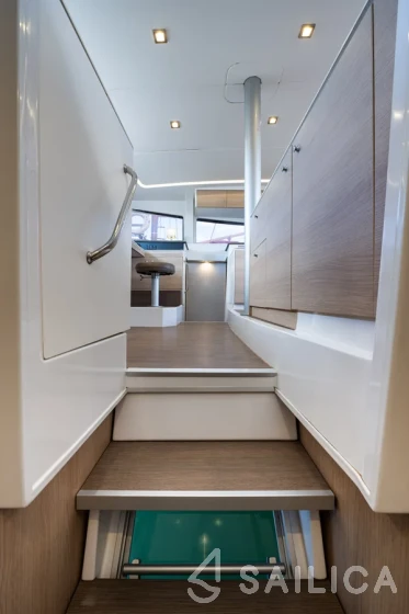 Bali 4.1 - Yacht Charter Sailica