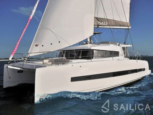 Bali 4.1 - Yacht Charter Sailica