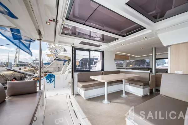 Bali 4.1 - Yacht Charter Sailica