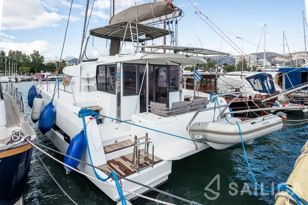 Bali 4.1 - Yacht Charter Sailica