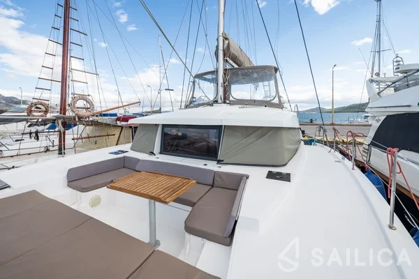 Bali 4.1 - Yacht Charter Sailica