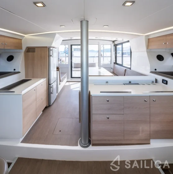 Bali 4.1 - Yacht Charter Sailica