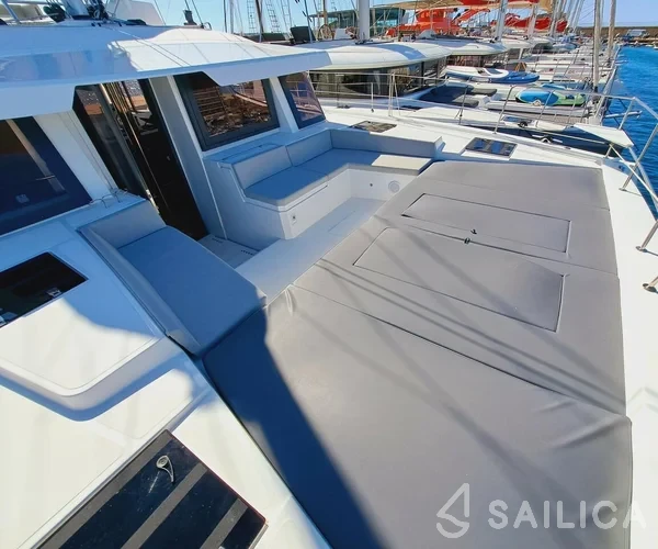 Bali 4.6 - Yacht Charter Sailica