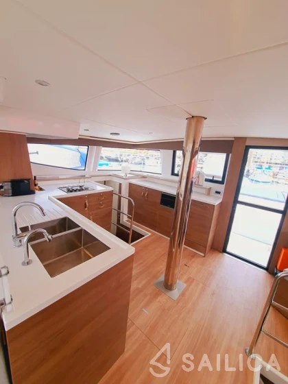 Bali 4.6 - Yacht Charter Sailica