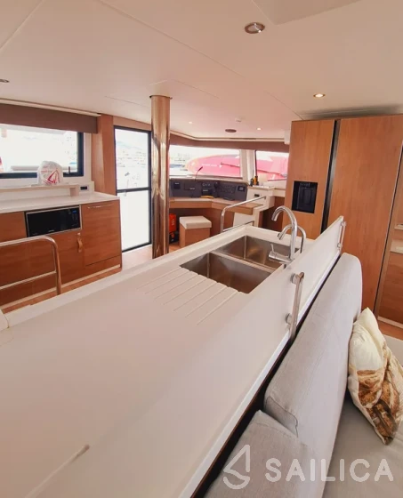 Bali 4.6 - Yacht Charter Sailica