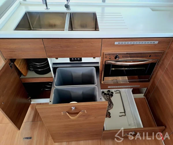 Bali 4.6 - Yacht Charter Sailica