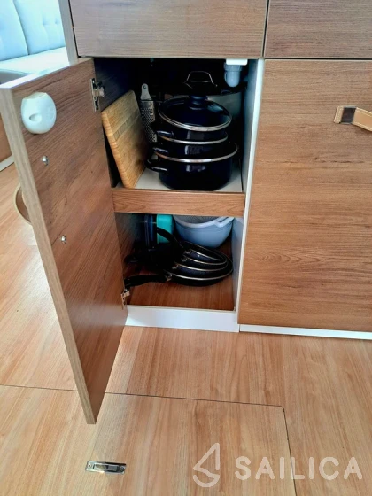 Bali 4.6 - Yacht Charter Sailica