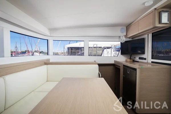 Lagoon 40 - Yacht Charter Sailica