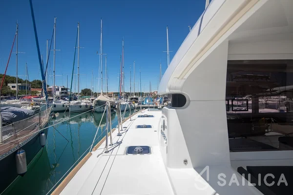 Lagoon 40 - Yacht Charter Sailica