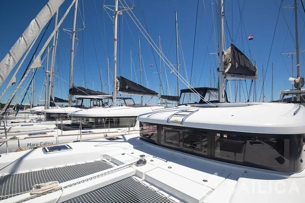 Lagoon 40 - Yacht Charter Sailica