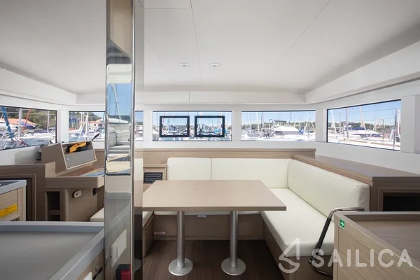 Lagoon 40 - Yacht Charter Sailica