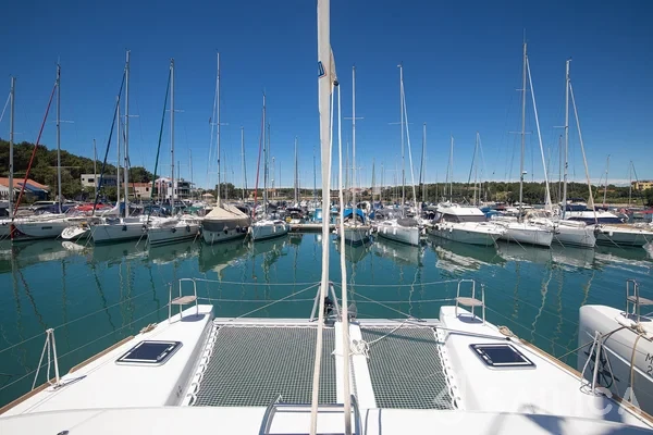 Lagoon 40 - Yacht Charter Sailica