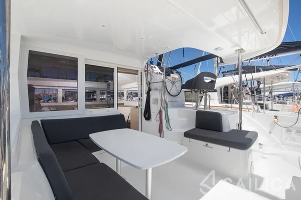 Lagoon 40 - Yacht Charter Sailica