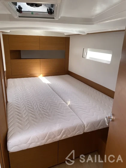 Sun Odyssey 410 - Yacht Charter Sailica