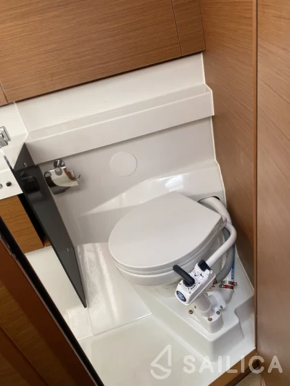 Sun Odyssey 410 - Yacht Charter Sailica