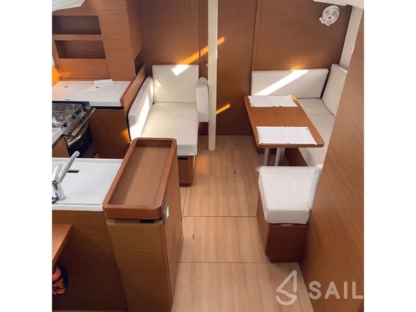 Sun Odyssey 410 - Yacht Charter Sailica