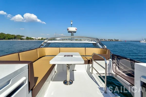 Galeon 420 Fly - Yacht Charter Sailica