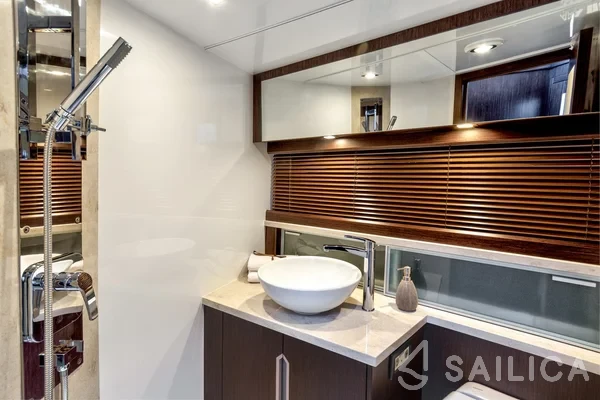 Galeon 420 Fly - Yacht Charter Sailica