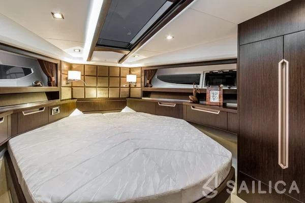Galeon 420 Fly - Yacht Charter Sailica