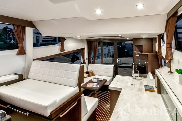 Galeon 420 Fly - Yacht Charter Sailica