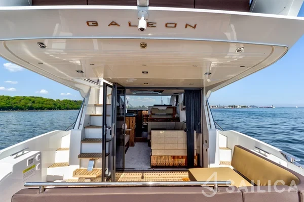 Galeon 420 Fly - Yacht Charter Sailica