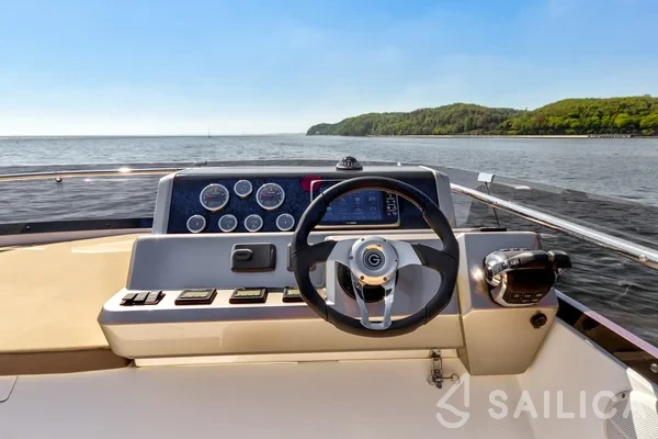 Galeon 420 Fly - Yacht Charter Sailica