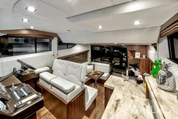 Galeon 420 Fly - Yacht Charter Sailica