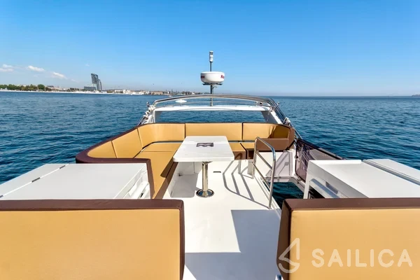 Galeon 420 Fly - Yacht Charter Sailica