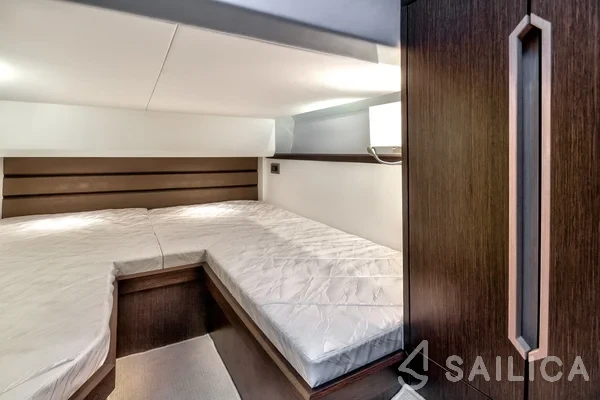 Galeon 420 Fly - Yacht Charter Sailica