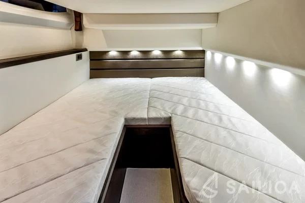 Galeon 420 Fly - Yacht Charter Sailica