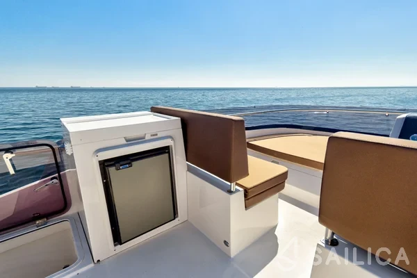 Galeon 420 Fly - Yacht Charter Sailica