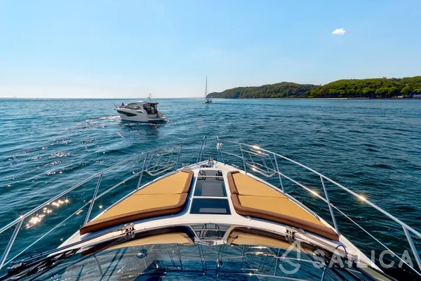 Galeon 420 Fly - Yacht Charter Sailica