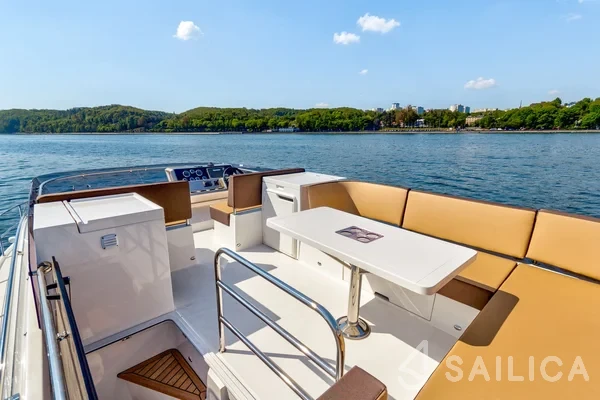 Galeon 420 Fly - Yacht Charter Sailica