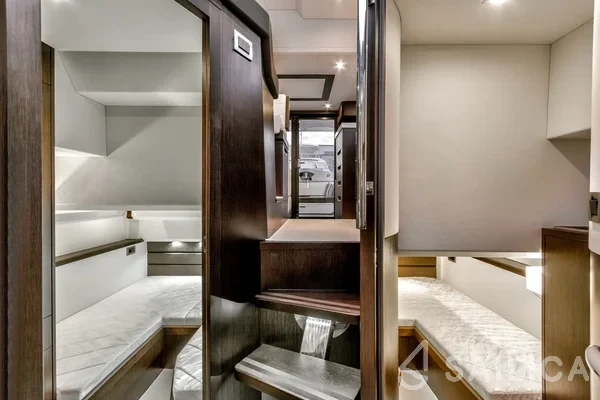 Galeon 420 Fly - Yacht Charter Sailica