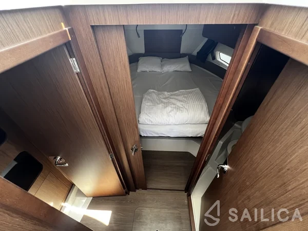 Antares 9 OB - Yacht Charter Sailica