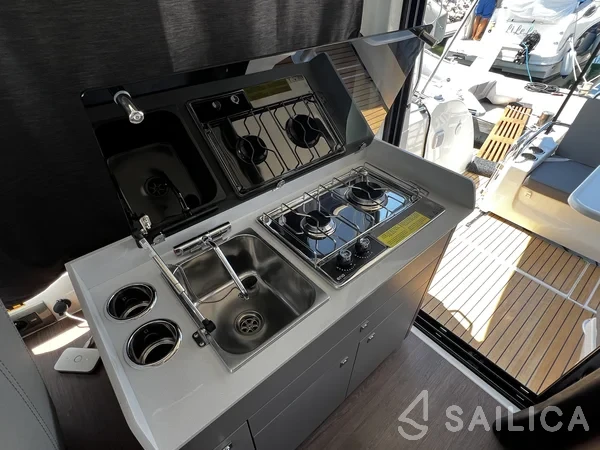 Antares 9 OB - Yacht Charter Sailica