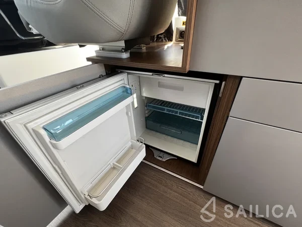 Antares 9 OB - Yacht Charter Sailica