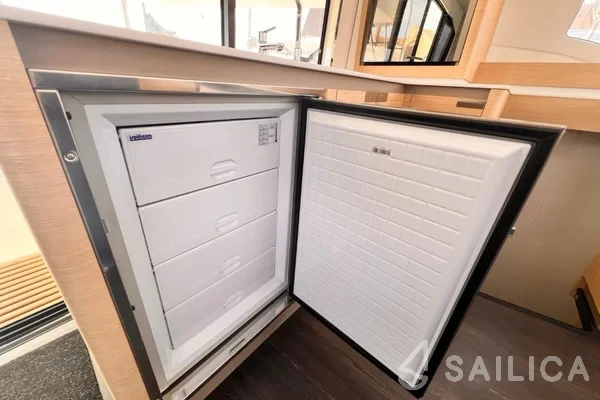 Elba 45 - Yacht Charter Sailica