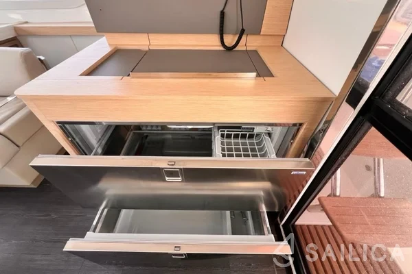 Elba 45 - Yacht Charter Sailica