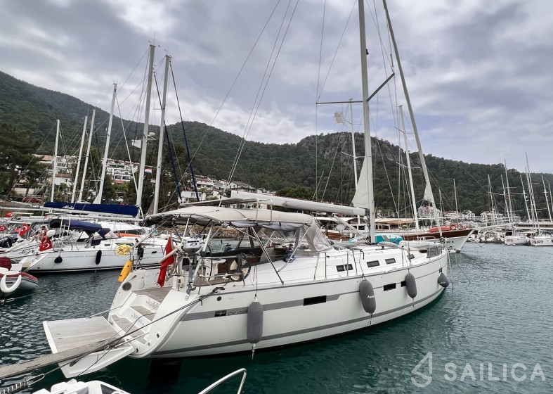 Bavaria 45 Cruiser - Yacht Charter Sailica