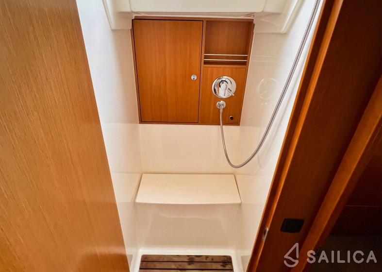 Bavaria 45 Cruiser - Yacht Charter Sailica